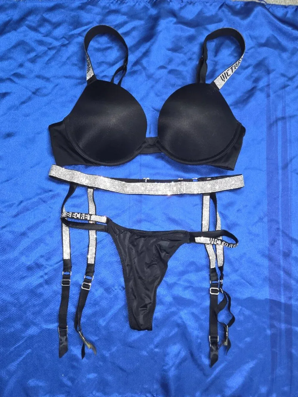 Victoria’s Secret Very Sexy 3 Piece Shine Strap Push Up Bra Thong Garter Set 32C